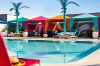 Lake Nona Wave Hotel - Romantic