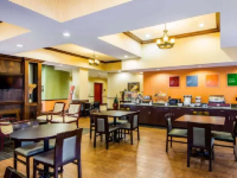 Comfort Inn & Suites Hotels in Alva