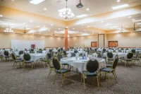 Ramada by Wyndham des Moines Tropics Resort & Conference Ctr Hotels in Urbandale