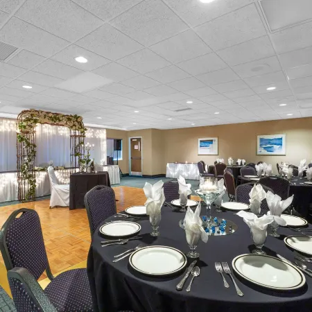 Baymont by Wyndham des Moines Airport