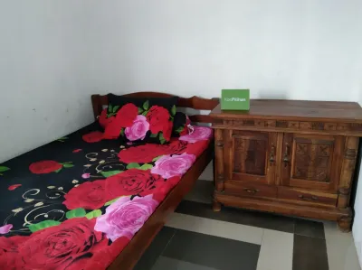 Kost Putri Rochmadewi Hotels in Gresik