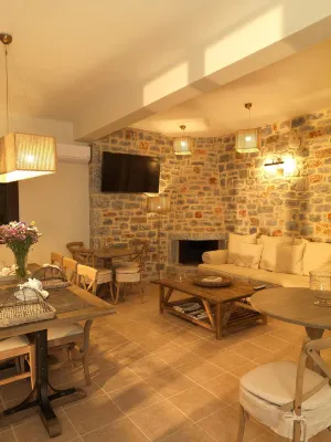 Kamares Villas - parking