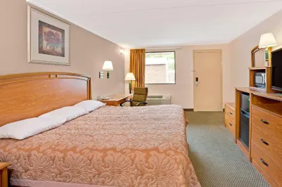 Super 8 by Wyndham Laurel