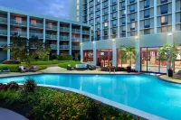 Atlanta Airport Marriott - Rooftop Pools
