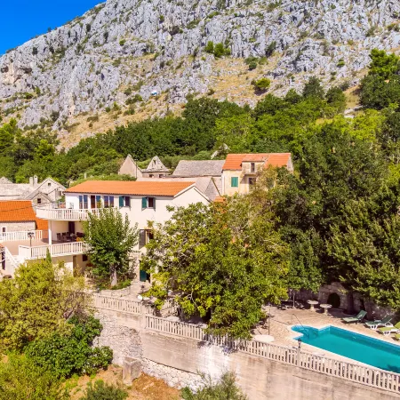 Villa Jolie Amazing Stone