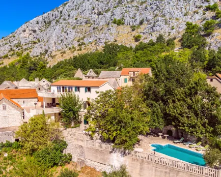 Villa Jolie Amazing Stone Hotels in Jesenice