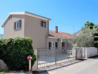 Perkovic - 3 tähden