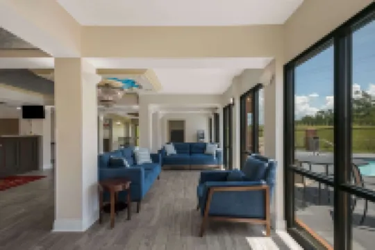 Econo Lodge Inn & Suites