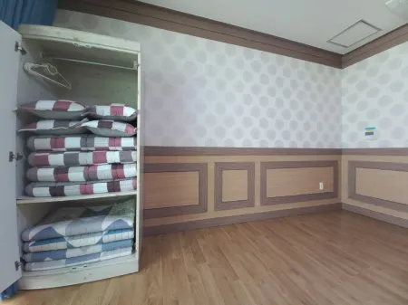 Danyang Three Nests Stay Pension