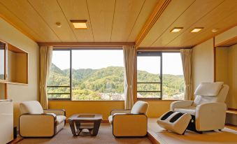 Hotel Hoho "A Hotel Overlooking the Echigo Plain and the Yahiko Mountain range"
