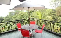 Villa Puri Gunung Geulis - Cozy Staycation Hotels in Sukaraja
