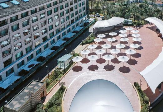 3. 리장 징시 힐튼..