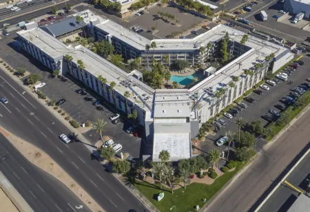 Holiday Inn & Suites Phoenix Airport North