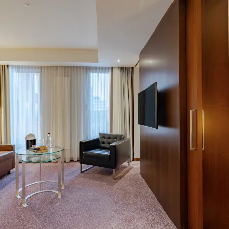 Crowne Plaza AMSTERDAM - SOUTH by IHG Отели рядом с достопримечательностью «Зяудерамстел»
