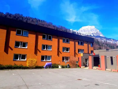 Ibis Sallanches Porte du Mont-Blanc Отели в г. Салланш