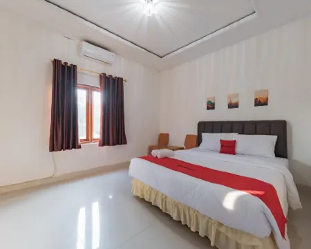RedDoorz Near Ciletuh Sukabumi Hotels in Ciemas