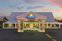 Days Inn by Wyndham Lake City I-75 - Parking