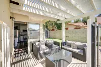 Private Pool & Patio: Pet-Friendly Bakersfield Gem Các khách sạn ở Bakersfield