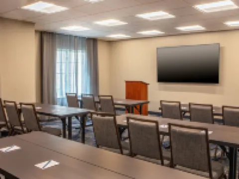 Fairfield Inn & Suites Brunswick Freeport Hotels in Brunswick