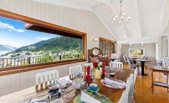 Queenstown House Bed & Breakfast and Apartments