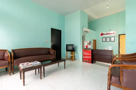 RedDoorz Near Opi Mall Palembang 2