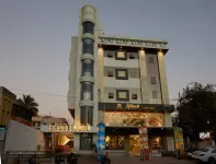 Hotel Rose Gold Отели рядом с достопримечательностью «Салабат Хан Том Ор Чандбибис Махал»