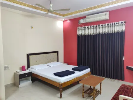 Shri Krishna Residency Отели рядом с достопримечательностью «Old Chariots, Dharmasthala»