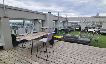 Lovely, Entire 2 Bedroom New Apartmnt in London