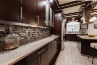 Miami Getaway Heated Pool House & Pool Table Villa