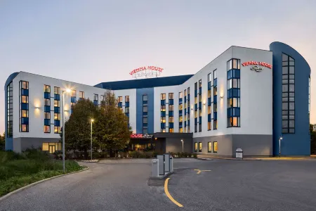 Vienna House Easy by Wyndham Bratislava Отели в г. Сенец