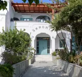 Armonia Hotels in Thira