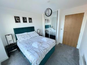 Stunning 1-Bed Short Let Apartment in Salford