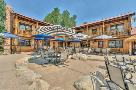 Grand View Mountain Lodge