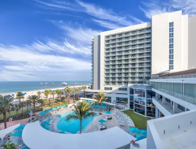 Wyndham Grand Clearwater Beach Hotels near Encounters With Dolphins
