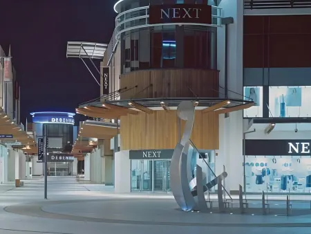 Hussar Inn Отели рядом с достопримечательностью «Shell Grotto»