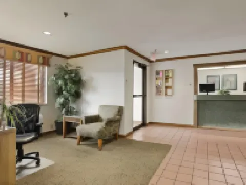 Super 8 by Wyndham Peoria Hotels in Peoria