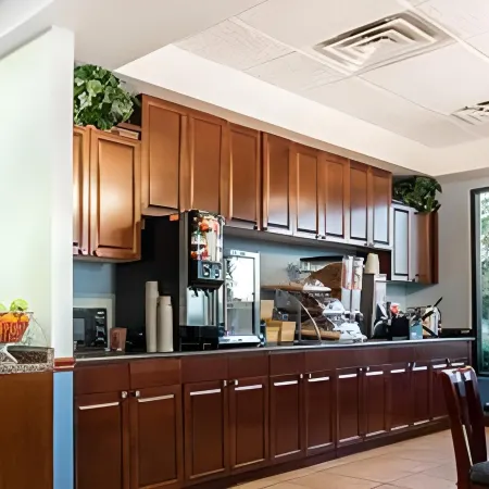Days Inn by Wyndham Richmond Hill/Savannah