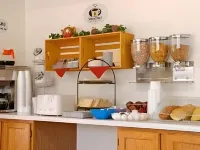 Super 8 by Wyndham Dyersville Near Field of Dreams Hotels in Dubuque County