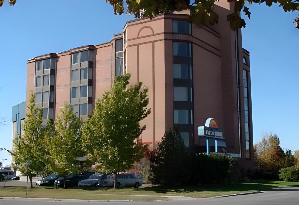 웰컴인스 오타와 외부 및 주차장 전경