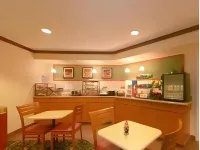 Fairfield Inn & Suites Jackson Airport - breakfast