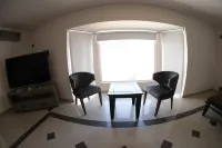 17) Suite for Two People