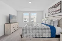 3 Br, 2.5 BA Villa Sleeps 8! Eve102