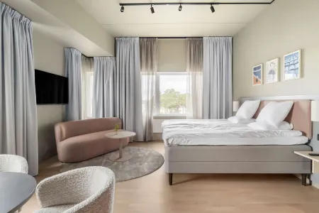 Aiden by Best Western Karlstad Arena Отели рядом с достопримечательностью «Karl IX - Karlstads grundare»