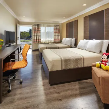 Eden Roc Inn & Suites Anaheim