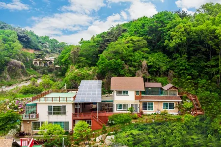 Ganghwa Pine Leaf Pension Отели рядом с достопримечательностью «Манисан»