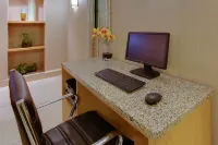 La Quinta Inn by Wyndham Pittsburgh Airport Hotels in Moon Township