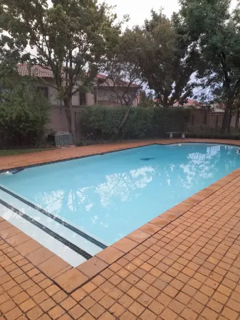 Quiet, Very Specious Apartment in Dainfern Отели рядом с достопримечательностью «Dainfern»