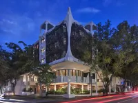 Mayfair House Hotel & Garden Hotels near CocoWalk