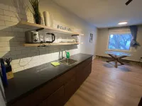 Close To Whyte University   New Renovation