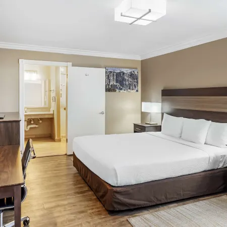 Best Western China Lake Inn